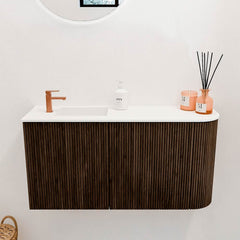 JOYA 81,6cm toiletmeubel ronding rechts kleur Walnut. Wastafel FAYE positie Links 1 kraangat kleur Talc.