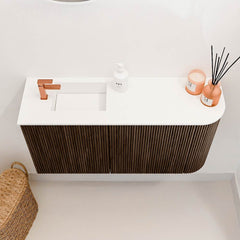 JOYA 81,6cm toiletmeubel ronding rechts kleur Walnut. Wastafel FAYE positie Links 1 kraangat kleur Talc.