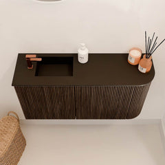 JOYA 81,6cm toiletmeubel ronding rechts kleur Walnut. Wastafel FAYE positie Links 1 kraangat kleur Urban.