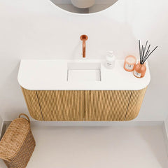 JOYA 83,2cm toiletmeubel ronding links + rechts kleur Oak. Wastafel FAYE positie Midden Zonder kraangat kleur Talc.