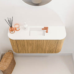 JOYA 83,2cm toiletmeubel ronding links + rechts kleur Oak. Wastafel FAYE positie Midden 1 kraangat kleur Talc.