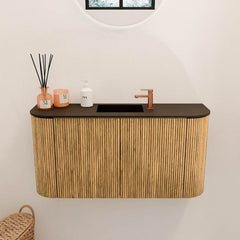 JOYA 83,2cm toiletmeubel ronding links + rechts kleur Oak. Wastafel FAYE positie Midden 1 kraangat kleur Urban.