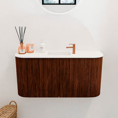 JOYA 83,2cm toiletmeubel ronding links + rechts kleur Ruby. Wastafel FAYE positie Midden 1 kraangat kleur Talc.