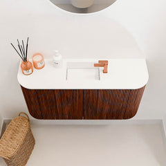 JOYA 83,2cm toiletmeubel ronding links + rechts kleur Ruby. Wastafel FAYE positie Midden 1 kraangat kleur Talc.