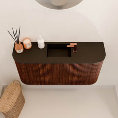 JOYA 83,2cm toiletmeubel ronding links + rechts kleur Ruby. Wastafel FAYE positie Midden 1 kraangat kleur Urban.