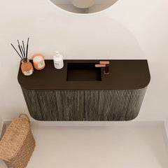 JOYA 83,2cm toiletmeubel ronding links + rechts kleur Shadow. Wastafel FAYE positie Midden 1 kraangat kleur Urban.