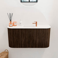 JOYA 83,2cm toiletmeubel ronding links + rechts kleur Walnut. Wastafel FAYE positie Midden 1 kraangat kleur Talc.