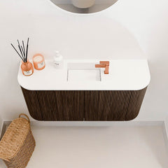 JOYA 83,2cm toiletmeubel ronding links + rechts kleur Walnut. Wastafel FAYE positie Midden 1 kraangat kleur Talc.