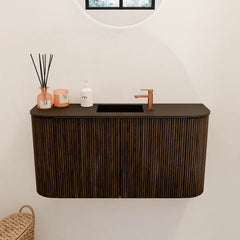 JOYA 83,2cm toiletmeubel ronding links + rechts kleur Walnut. Wastafel FAYE positie Midden 1 kraangat kleur Urban.