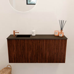 JOYA 90cm toiletmeubel kleur Ruby. Wastafel FAYE positie Links 1 kraangat kleur Urban.