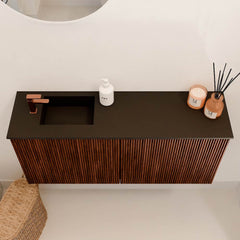 JOYA 90cm toiletmeubel kleur Ruby. Wastafel FAYE positie Links 1 kraangat kleur Urban.