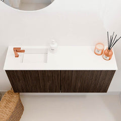 JOYA 90cm toiletmeubel kleur Walnut. Wastafel FAYE positie Links 1 kraangat kleur Talc.