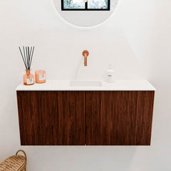 JOYA 90cm toiletmeubel kleur Ruby. Wastafel FAYE positie Midden Zonder kraangat kleur Talc.