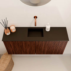 JOYA 90cm toiletmeubel kleur Ruby. Wastafel FAYE positie Midden Zonder kraangat kleur Urban.