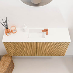 JOYA 90cm toiletmeubel kleur Oak. Wastafel FAYE positie Midden 1 kraangat kleur Talc.