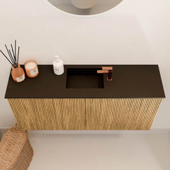 JOYA 90cm toiletmeubel kleur Oak. Wastafel FAYE positie Midden 1 kraangat kleur Urban.