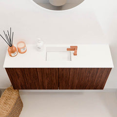 JOYA 90cm toiletmeubel kleur Ruby. Wastafel FAYE positie Midden 1 kraangat kleur Talc.