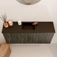 JOYA 90cm toiletmeubel kleur Shadow. Wastafel FAYE positie Midden 1 kraangat kleur Urban.