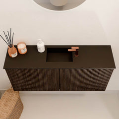 JOYA 90cm toiletmeubel kleur Walnut. Wastafel FAYE positie Midden 1 kraangat kleur Urban.