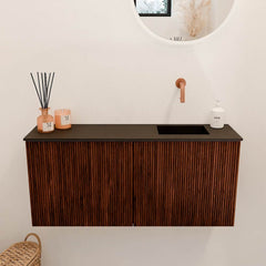 JOYA 90cm toiletmeubel kleur Ruby. Wastafel FAYE positie Rechts Zonder kraangat kleur Urban.