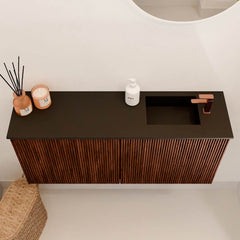 JOYA 90cm toiletmeubel kleur Ruby. Wastafel FAYE positie Rechts 1 kraangat kleur Urban.