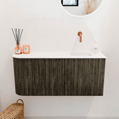 JOYA 91,6cm toiletmeubel ronding links kleur Shadow. Wastafel FAYE positie Rechts Zonder kraangat kleur Talc.