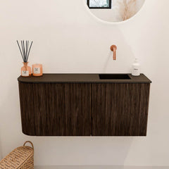 JOYA 91,6cm toiletmeubel ronding links kleur Walnut. Wastafel FAYE positie Rechts Zonder kraangat kleur Urban.