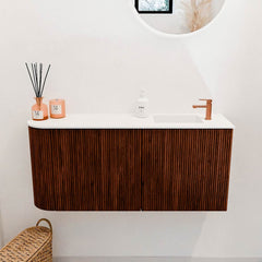 JOYA 91,6cm toiletmeubel ronding links kleur Ruby. Wastafel FAYE positie Rechts 1 kraangat kleur Talc.