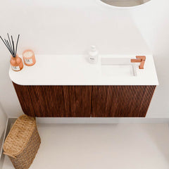 JOYA 91,6cm toiletmeubel ronding links kleur Ruby. Wastafel FAYE positie Rechts 1 kraangat kleur Talc.