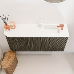 JOYA 91,6cm toiletmeubel ronding links kleur Shadow. Wastafel FAYE positie Rechts 1 kraangat kleur Talc.