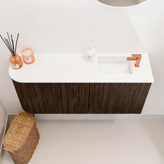 JOYA 91,6cm toiletmeubel ronding links kleur Walnut. Wastafel FAYE positie Rechts 1 kraangat kleur Talc.