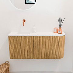 JOYA 91,6cm toiletmeubel ronding rechts kleur Oak. Wastafel FAYE positie Links Zonder kraangat kleur Talc.