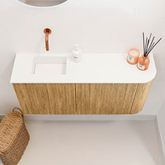 JOYA 91,6cm toiletmeubel ronding rechts kleur Oak. Wastafel FAYE positie Links Zonder kraangat kleur Talc.