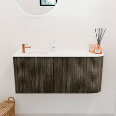 JOYA 91,6cm toiletmeubel ronding rechts kleur Shadow. Wastafel FAYE positie Links 1 kraangat kleur Talc.