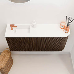 JOYA 91,6cm toiletmeubel ronding rechts kleur Walnut. Wastafel FAYE positie Links 1 kraangat kleur Talc.