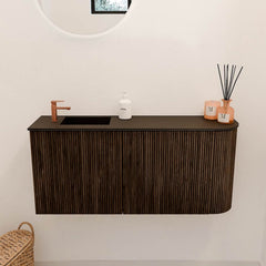 JOYA 91,6cm toiletmeubel ronding rechts kleur Walnut. Wastafel FAYE positie Links 1 kraangat kleur Urban.