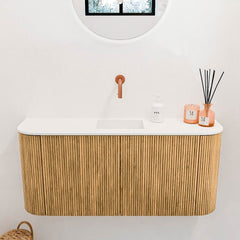 JOYA 93,2cm toiletmeubel ronding links + rechts kleur Oak. Wastafel FAYE positie Midden Zonder kraangat kleur Talc.