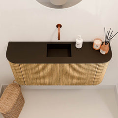 JOYA 93,2cm toiletmeubel ronding links + rechts kleur Oak. Wastafel FAYE positie Midden Zonder kraangat kleur Urban.