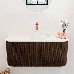 JOYA 93,2cm toiletmeubel ronding links + rechts kleur Walnut. Wastafel FAYE positie Midden Zonder kraangat kleur Talc.