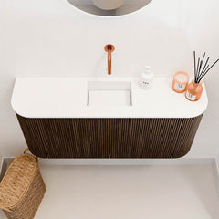 JOYA 93,2cm toiletmeubel ronding links + rechts kleur Walnut. Wastafel FAYE positie Midden Zonder kraangat kleur Talc.