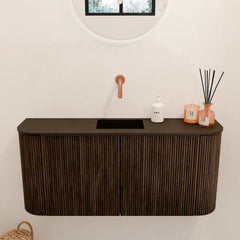 JOYA 93,2cm toiletmeubel ronding links + rechts kleur Walnut. Wastafel FAYE positie Midden Zonder kraangat kleur Urban.