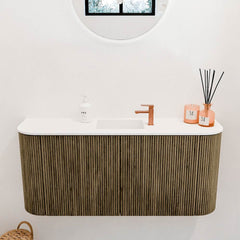 JOYA 93,2cm toiletmeubel ronding links + rechts kleur Dusk. Wastafel FAYE positie Midden 1 kraangat kleur Talc.