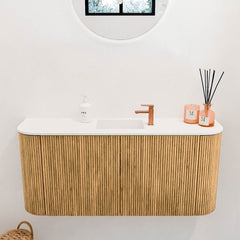 JOYA 93,2cm toiletmeubel ronding links + rechts kleur Oak. Wastafel FAYE positie Midden 1 kraangat kleur Talc.