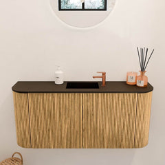 JOYA 93,2cm toiletmeubel ronding links + rechts kleur Oak. Wastafel FAYE positie Midden 1 kraangat kleur Urban.