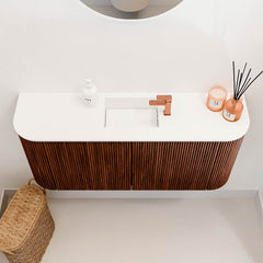 JOYA 93,2cm toiletmeubel ronding links + rechts kleur Ruby. Wastafel FAYE positie Midden 1 kraangat kleur Talc.