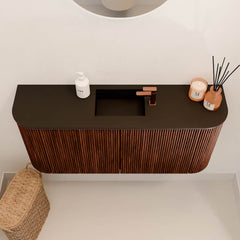 JOYA 93,2cm toiletmeubel ronding links + rechts kleur Ruby. Wastafel FAYE positie Midden 1 kraangat kleur Urban.