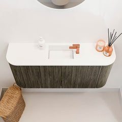 JOYA 93,2cm toiletmeubel ronding links + rechts kleur Shadow. Wastafel FAYE positie Midden 1 kraangat kleur Talc.