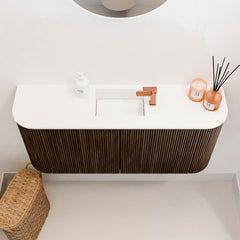 JOYA 93,2cm toiletmeubel ronding links + rechts kleur Walnut. Wastafel FAYE positie Midden 1 kraangat kleur Talc.