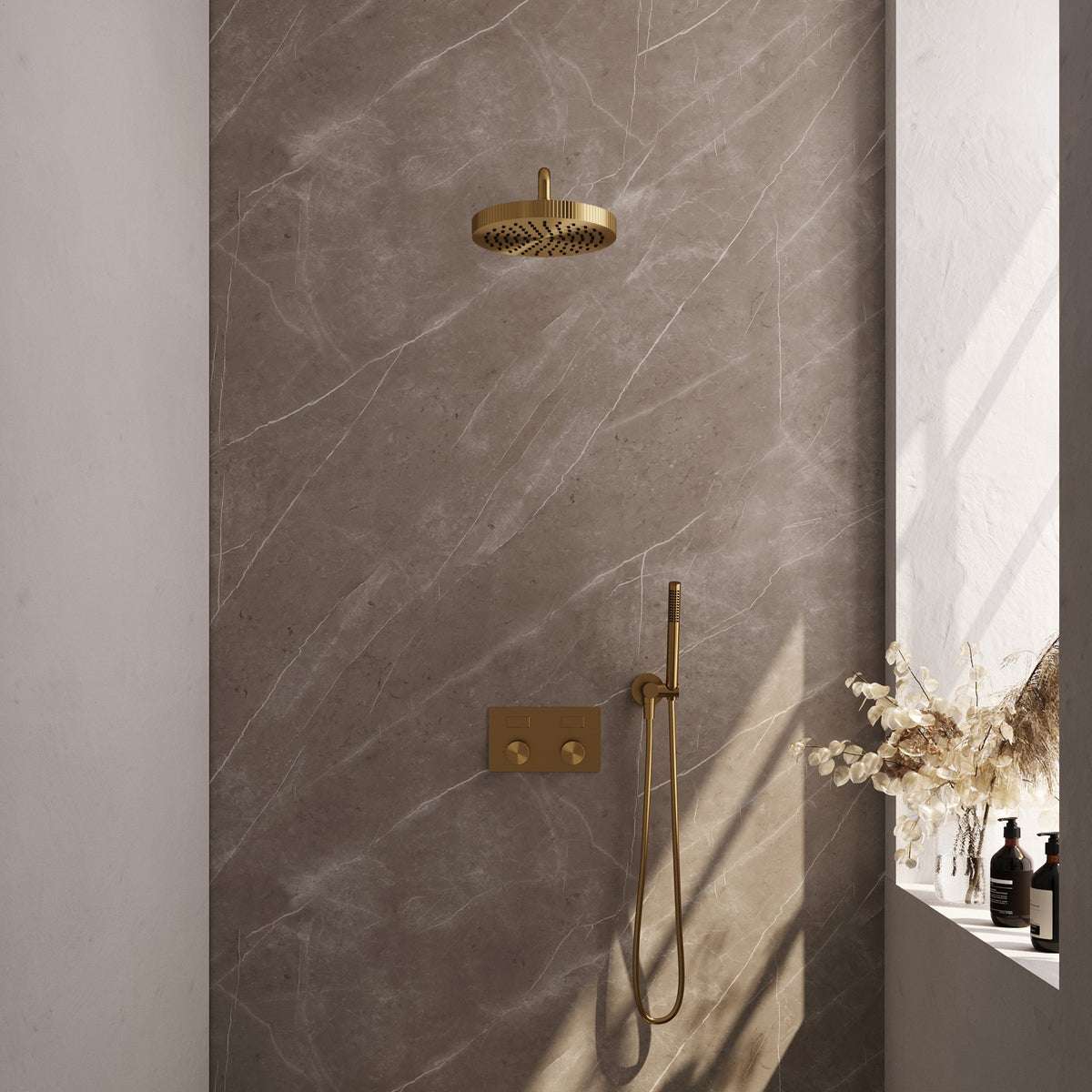 Brauer Stripe inbouw regendoucheset met drukknoppen - gebogen wandarm - staafhanddouche - wandhouder - Geborsteld Goud PVD