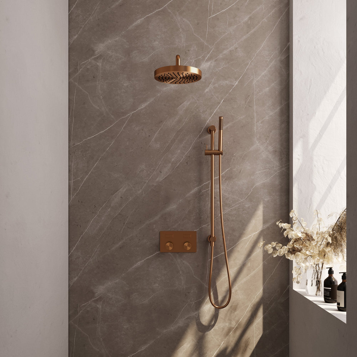 Brauer Stripe inbouw regendoucheset met drukknoppen - gebogen wandarm - staafhanddouche - glijstang - Geborsteld Koper PVD